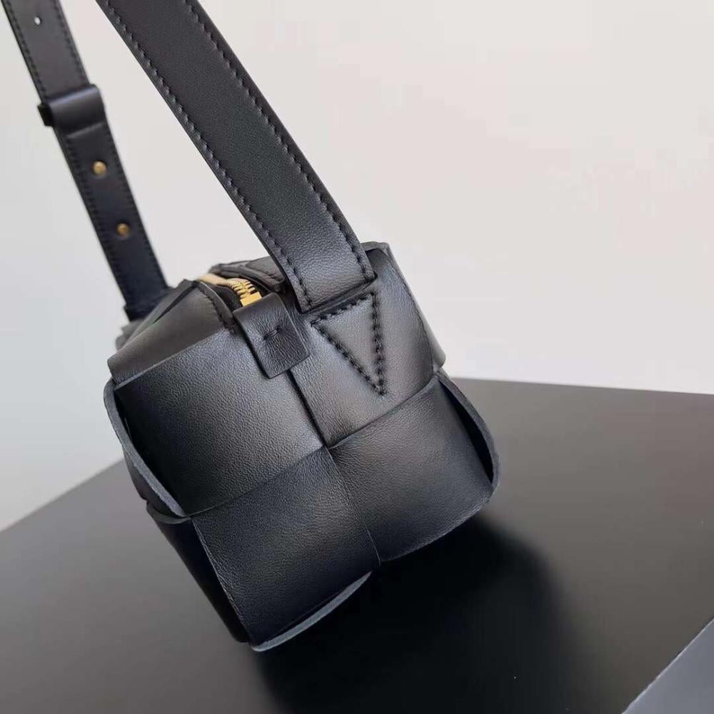 بوتيقا Lntreccio مقاس 23.5cm