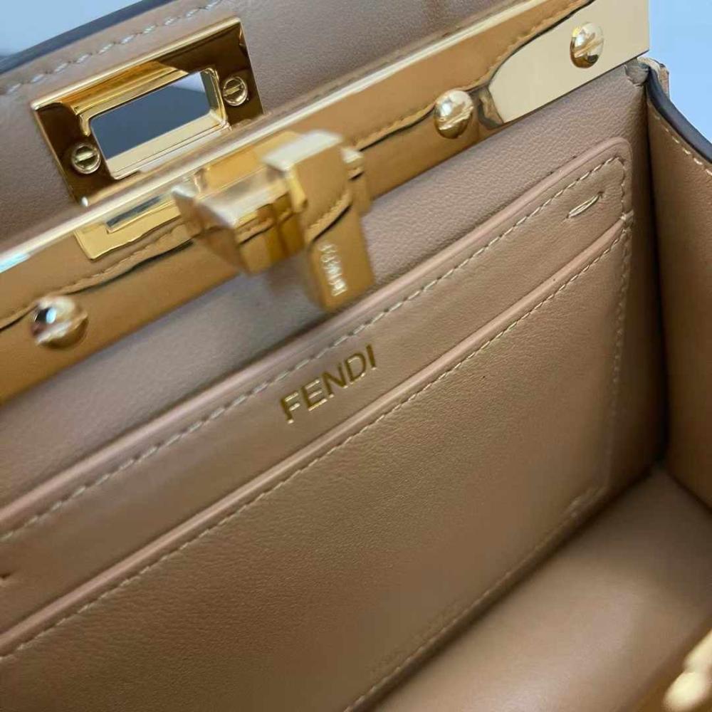فندي Peekaboo ISeeU مقاس 20cm