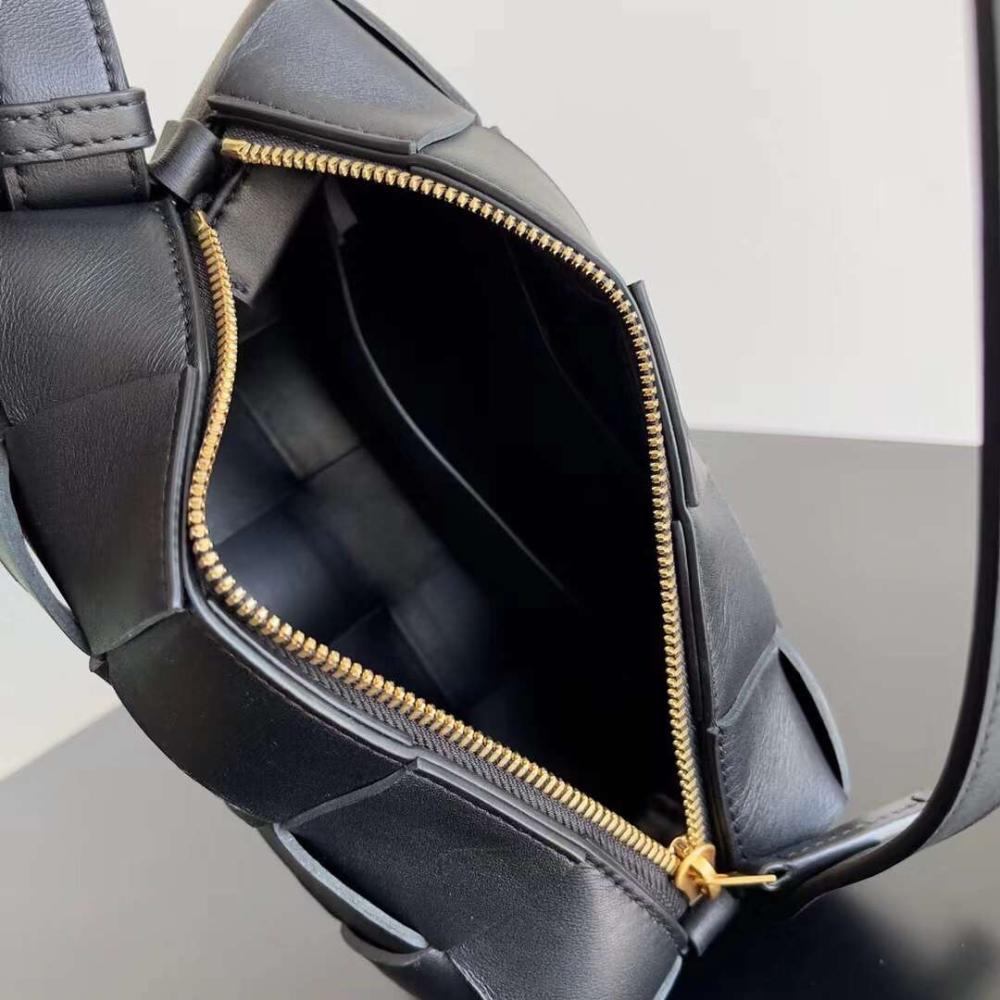 بوتيقا Lntreccio مقاس 23.5cm