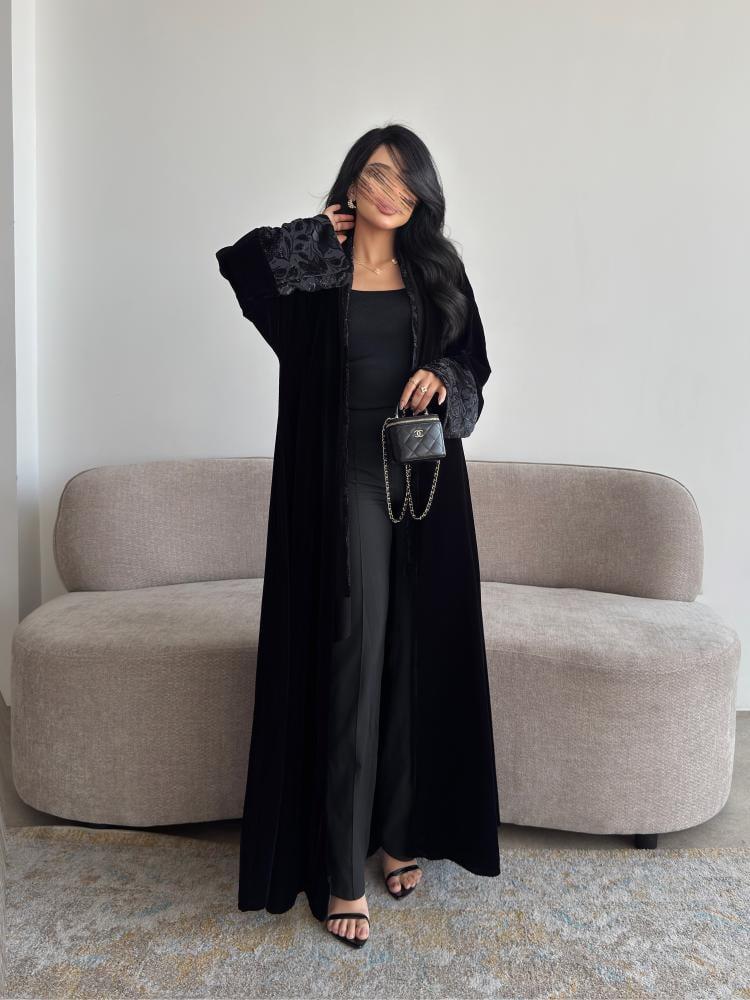 عباية مخمل بتدخيل مخمل مطرز ولامع-متجر رفاء