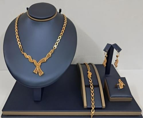 اكسسوارات مطلية بالذهب