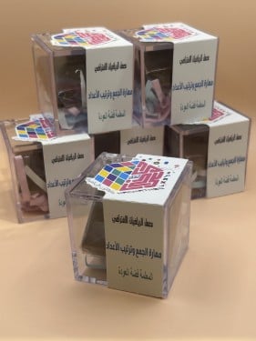 مكعب اكريليك شفاف