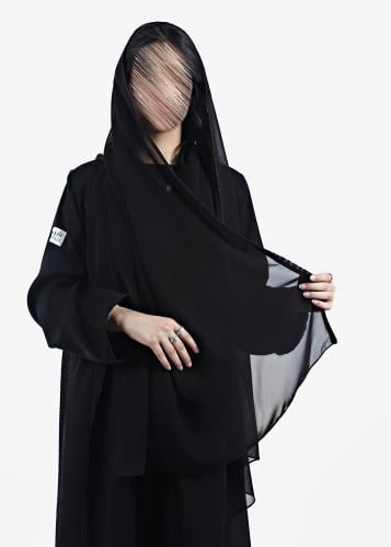 عبايه كريب اسود مع قماش اوبل بالخلف و مبطنه قصة كل...