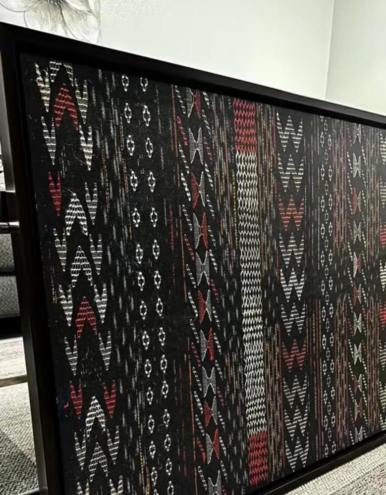 لوحه بتصميم سجاد  مقاس 120*80 ايطار بني غامق مجوف