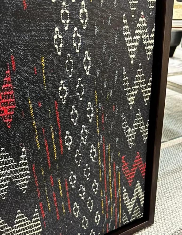 لوحه بتصميم سجاد  مقاس 120*80 ايطار بني غامق مجوف