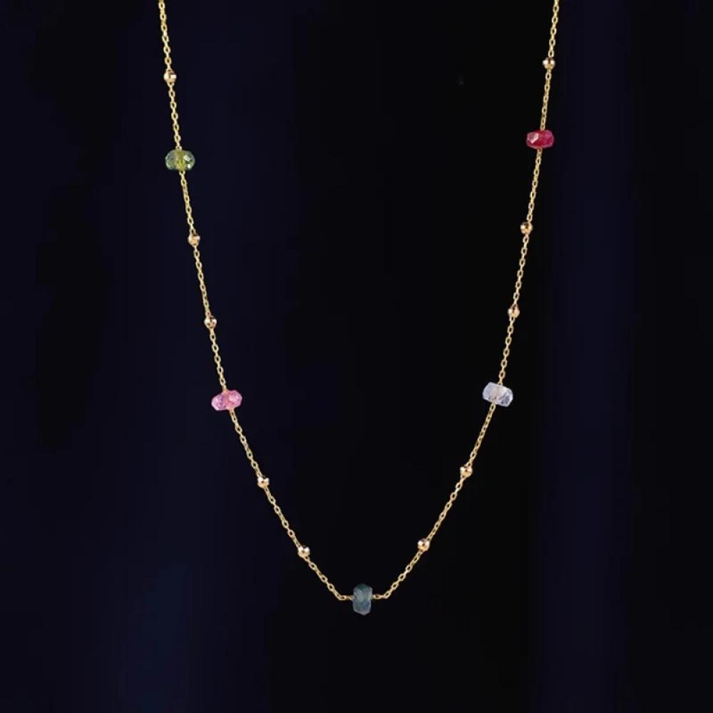 قلاده عصرية بالحجر الطبيعي