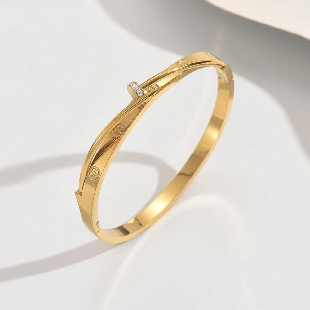 مجموعة من أساور الفولاذ المقاوم للصدأ المطلية بالذهب عيار 18