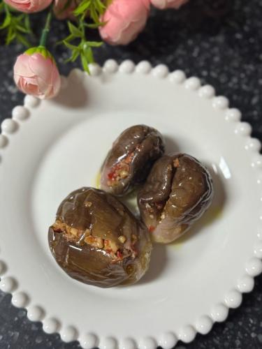 مكدوس باذنجان حبة كامله