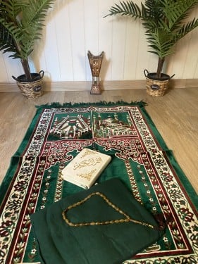 A28 طقم الصلاة سجادة الأولين وشرشف صلاة وقرآن كريم...