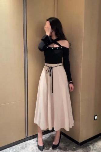 فستان اسود ع ابيض ميد