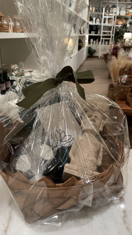 gift basket 4 - سلة هديه مغلفة جاهزة مكونه من ٥ قطع