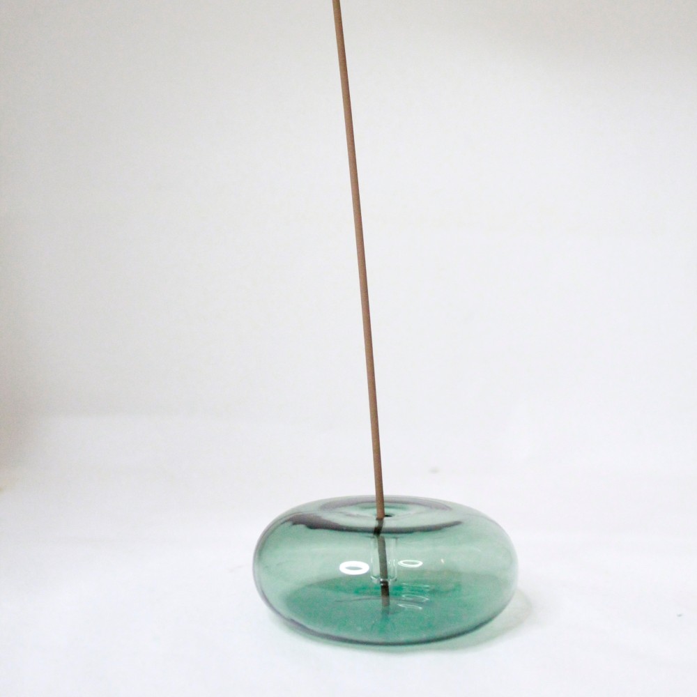 مبخرة زجاج مع أعواد بخور لون تركواز