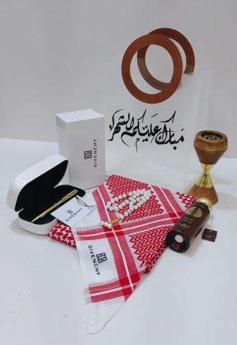 بوكس هدية رجالي فاخر – شماغ جفنشي + عطر + مسبحة +...
