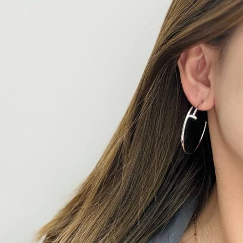 اقراط فضة مسمار