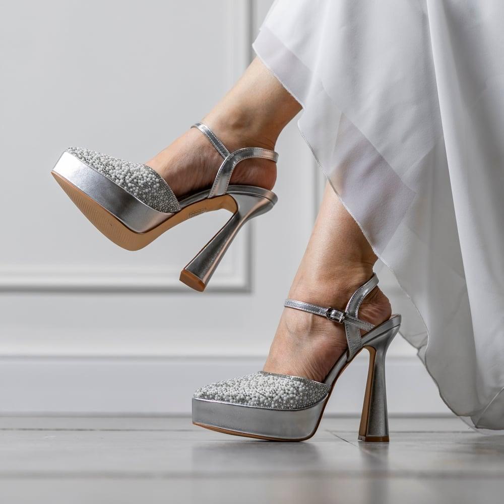 كعب سهرة ب اللون الفضي