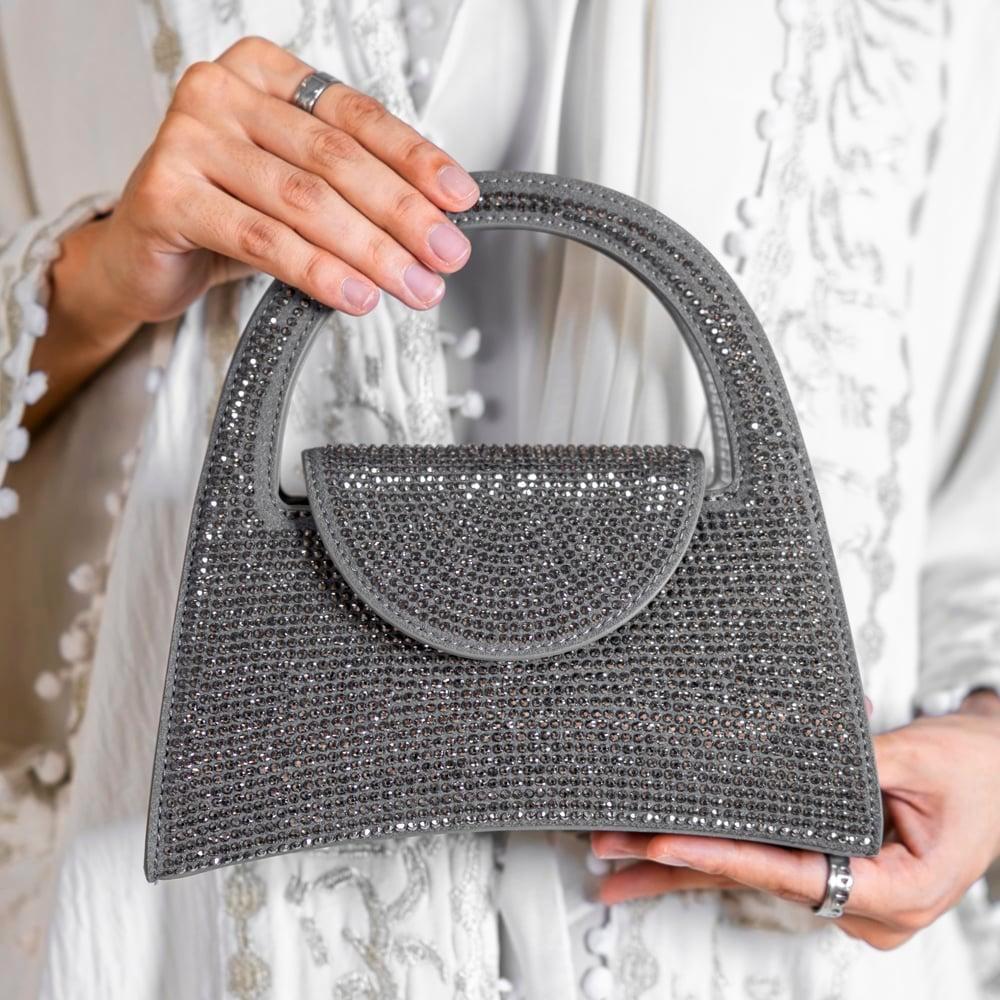 شنطة سهرة بألوان مختلفة