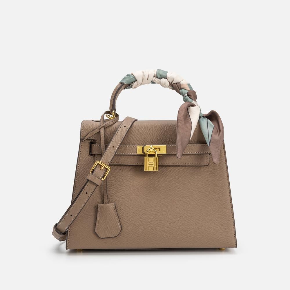 شنطة كلاسيك بالوان مختلفة