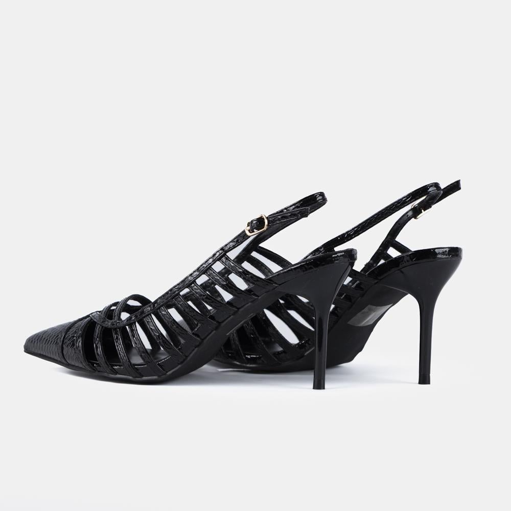 طقم كاجوال باللون الأسود