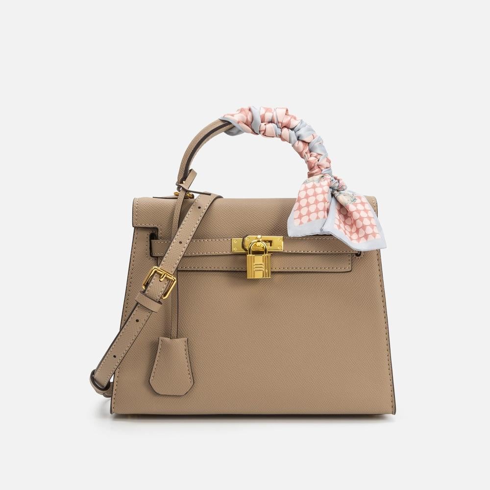 شنطة كلاسيك بالوان مختلفة