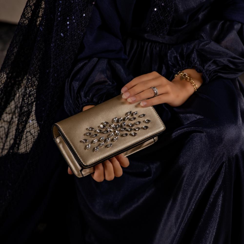 شنطة سهرة بألوان مختلفة