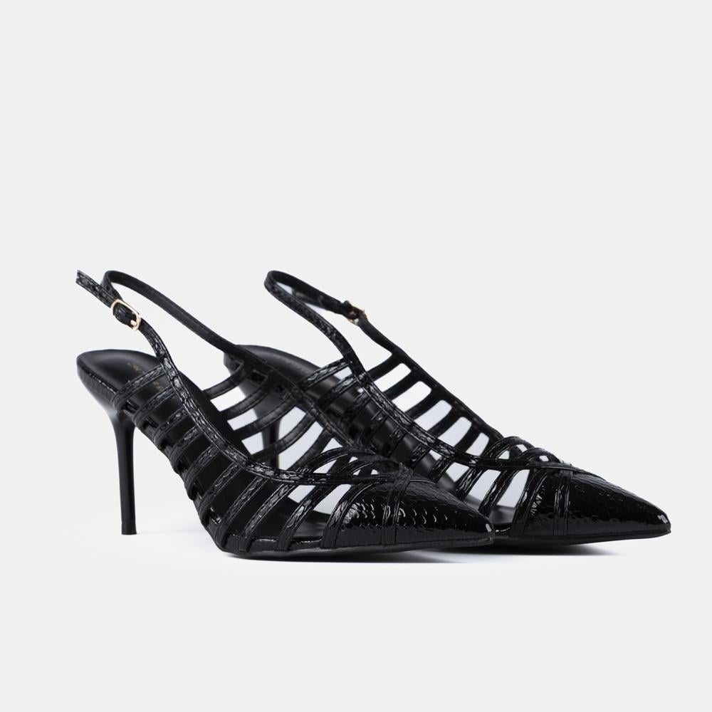 طقم كاجوال باللون الأسود