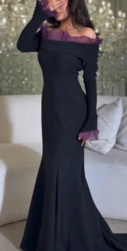 فستان سواريه أسود مزين بكشكشة بنفسجي