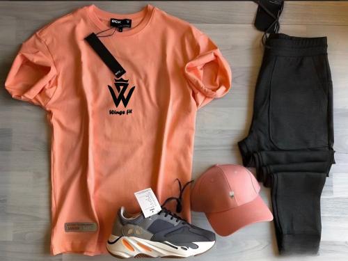 تيشيرت wingsfit + بنطلون اسود