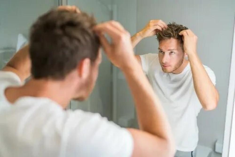 تركيب الشعر من مقدمة الرأس للرجال: حلول مبتكرة لمظهر طبيعي