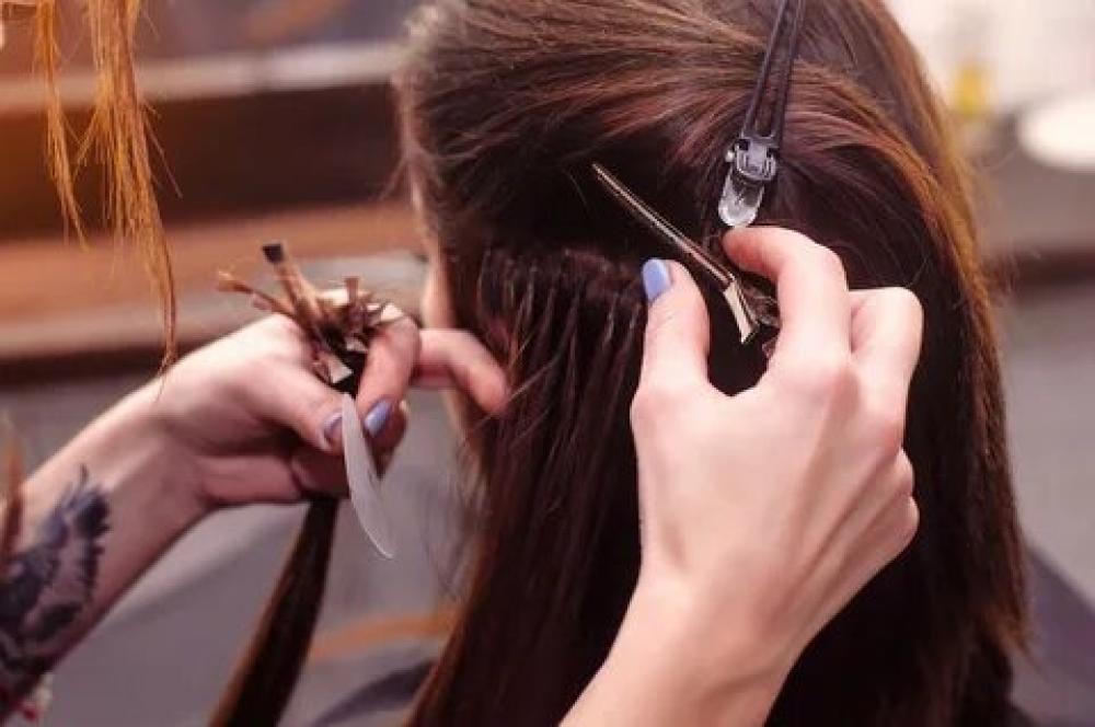 طريقة تركيب وصلات الشعر بالكلبسات للشعر القصير في 7 خطوات