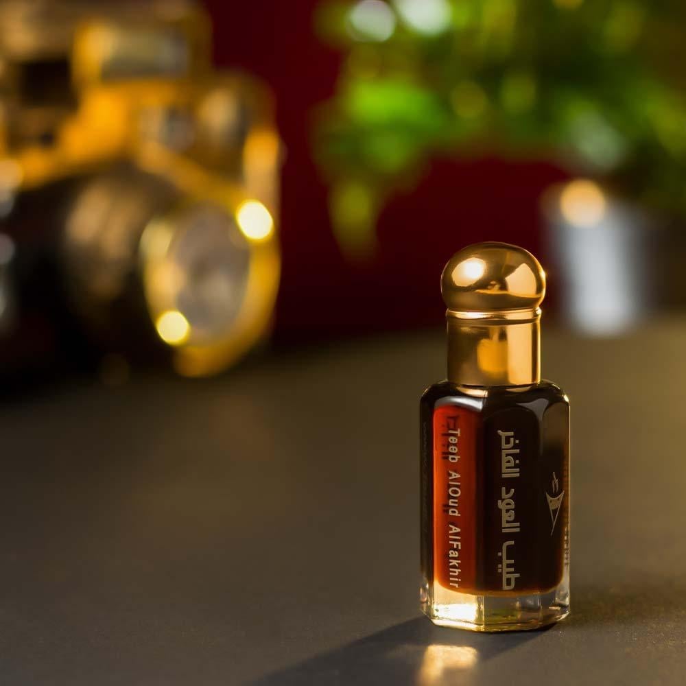 مقارنة بين دهن العود الكمبودي والهندي من حيث الرائحة والثبات