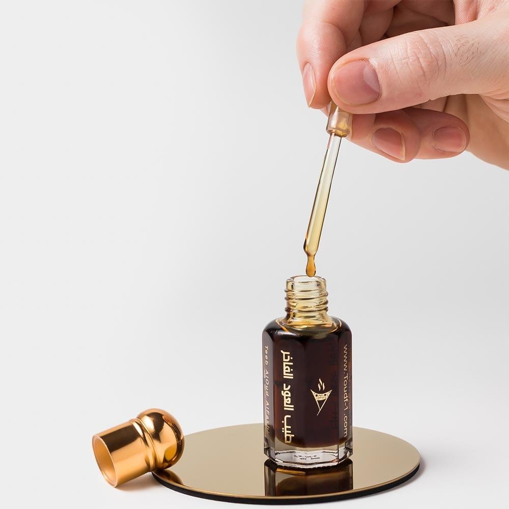 دهن عود بورمي معتق فاخر بعبوة زجاجية أنيقة بغطاء ذهبي