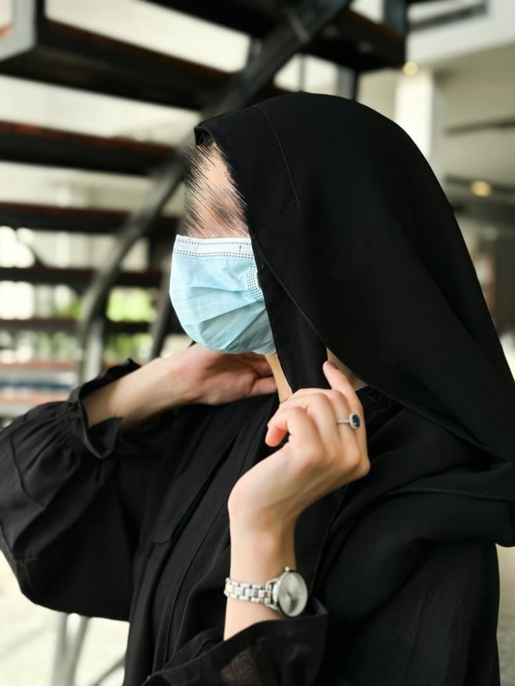 طرحة ربط + نقاب وسط مايل