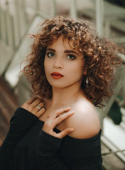 متجر لبيع عدسات ملونة بأسعار مناسبة