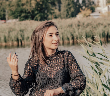 فوائد العدسات اللاصقة الطبية