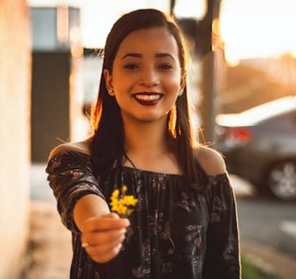 عدسات عيون ملونة في السعودية 2024