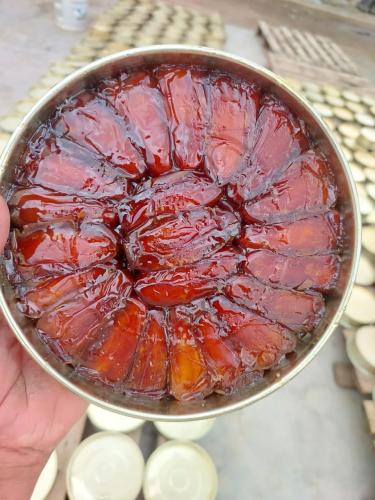 تنكة تمر صفري بيشة 1.5 كيلو حبة تمر كبيرة