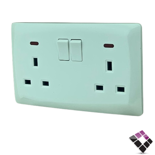 فيش مع مفتاح و لمبة 13 أمبير مجوز R.VISION الرائد العربي سعودي لون أبيض موديل فولتير عريض RV-K10-15/W53