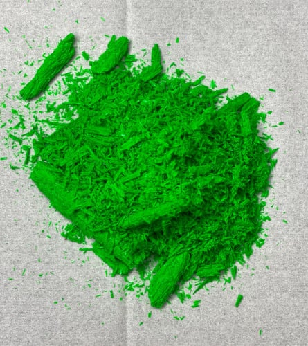 لون اخضر بوزن 10جرام