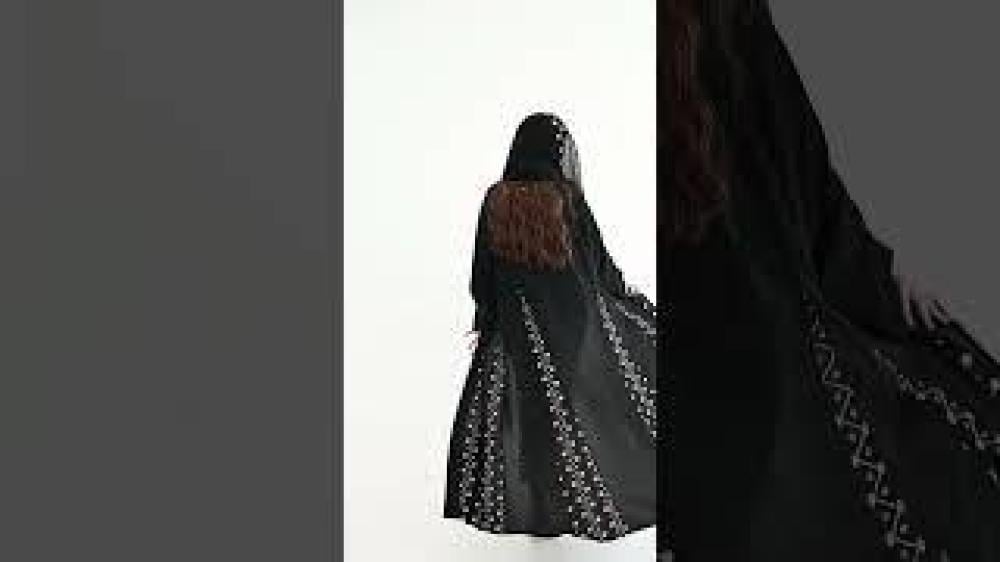 عباية بلاك بيري كلوش بتطريز ملون