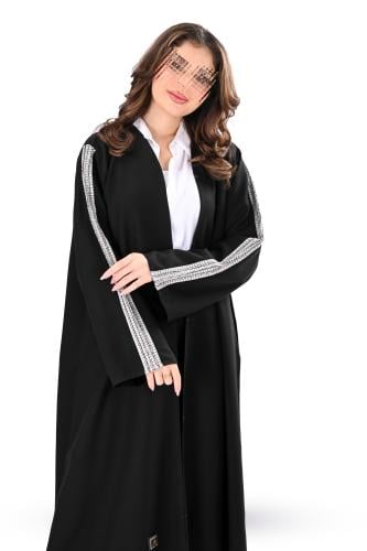 عباية كريب بتطريز يدوي فضي