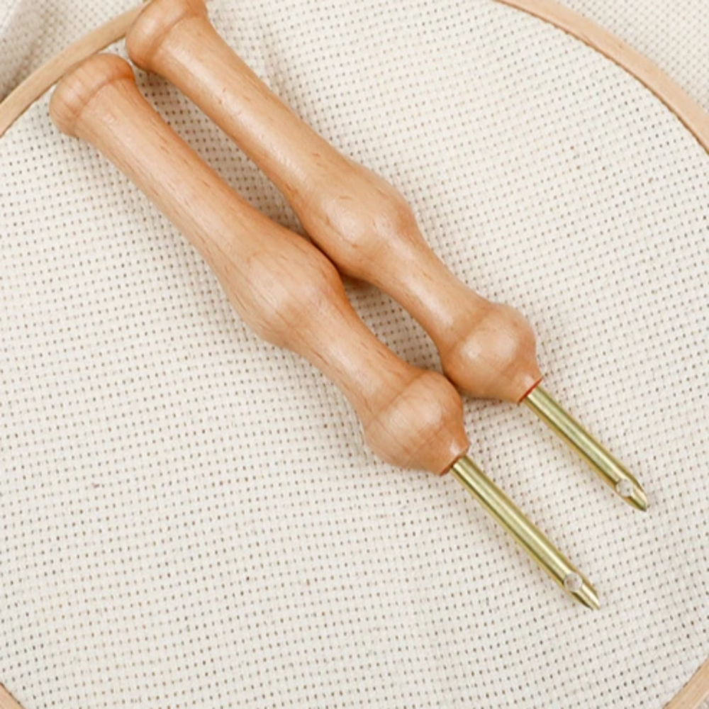 ابرة نفاش بمقبض خشبي