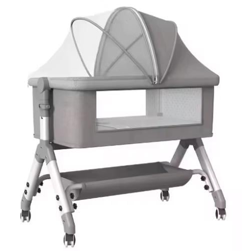 سرير اطفال بجانب الام