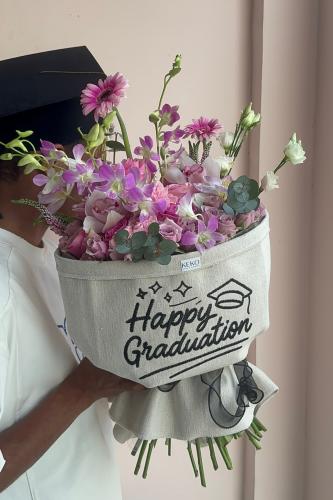باقة happy graduation تطريز قماشي | زهور هولنديه ن...