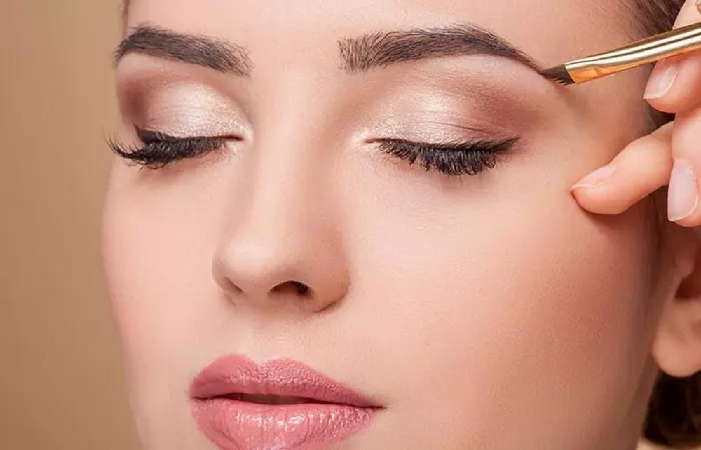 مكياج مناسب للعيون الصغيرة