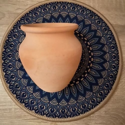 جرة طين صغيرة