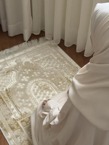 طقم صلاة بيج فاتح - سحاب
