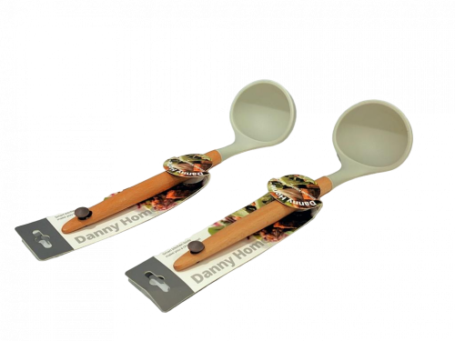 ملعقة غرف بيد خشب بالحبة