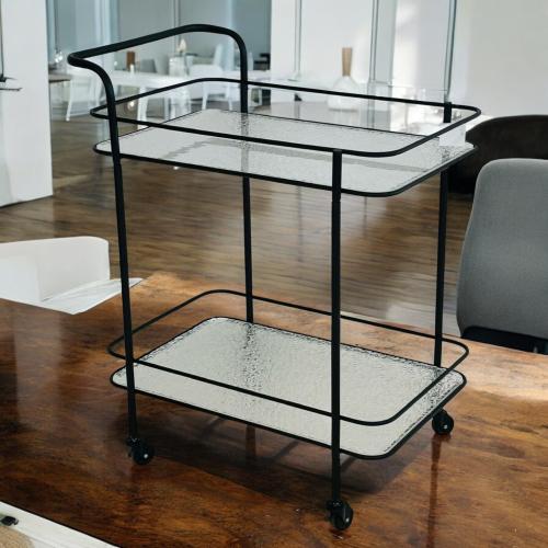 عربية تقديم اسود