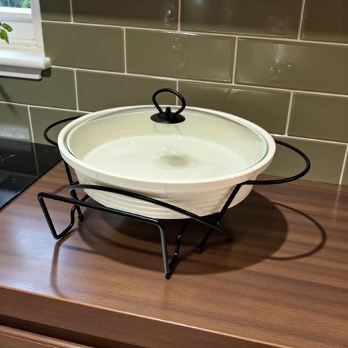 قدر شوربة باستاند أسود