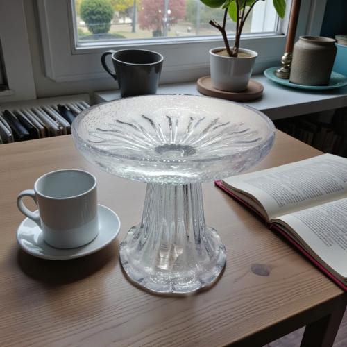 صحن زجاج بقاعدة